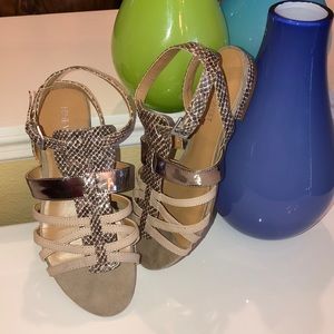 EUC! Nine West Beige, Silver, Faux Snake Skin!